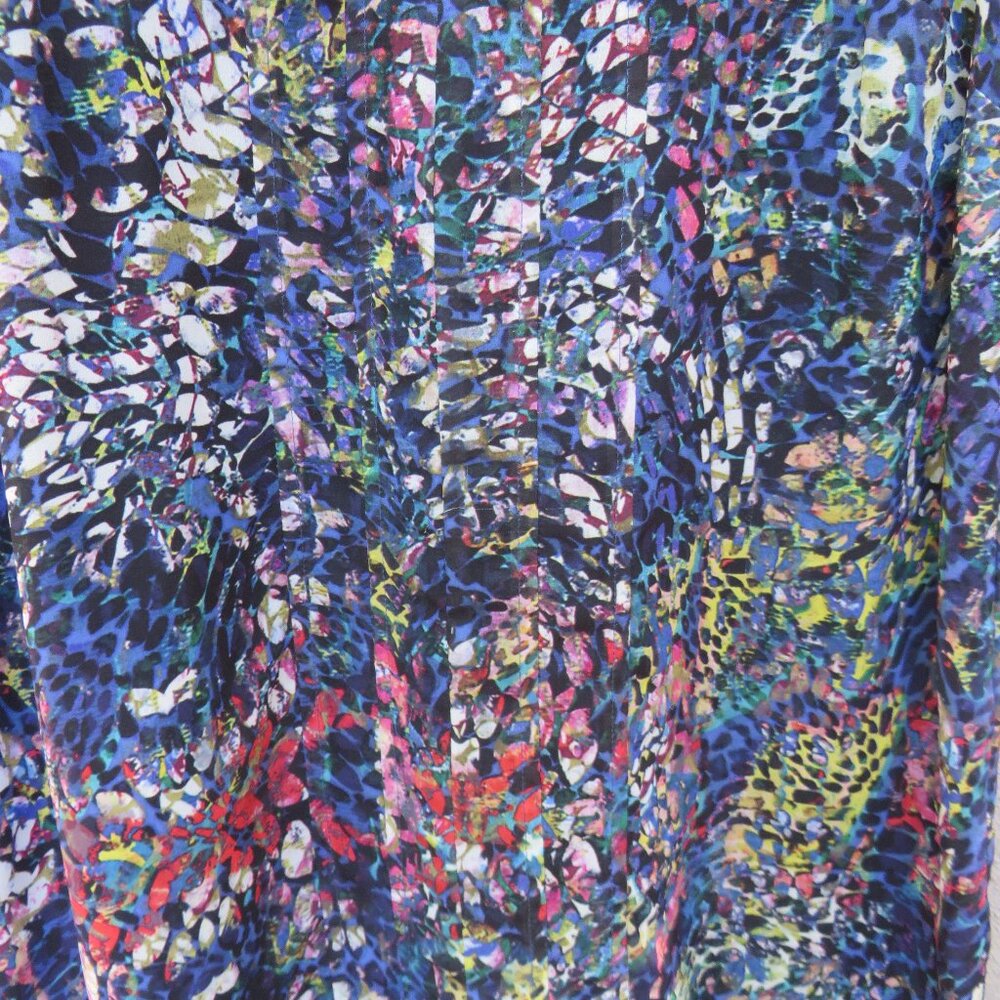 Beautiful CAbi keyhole blouse - Picture 5 of 5